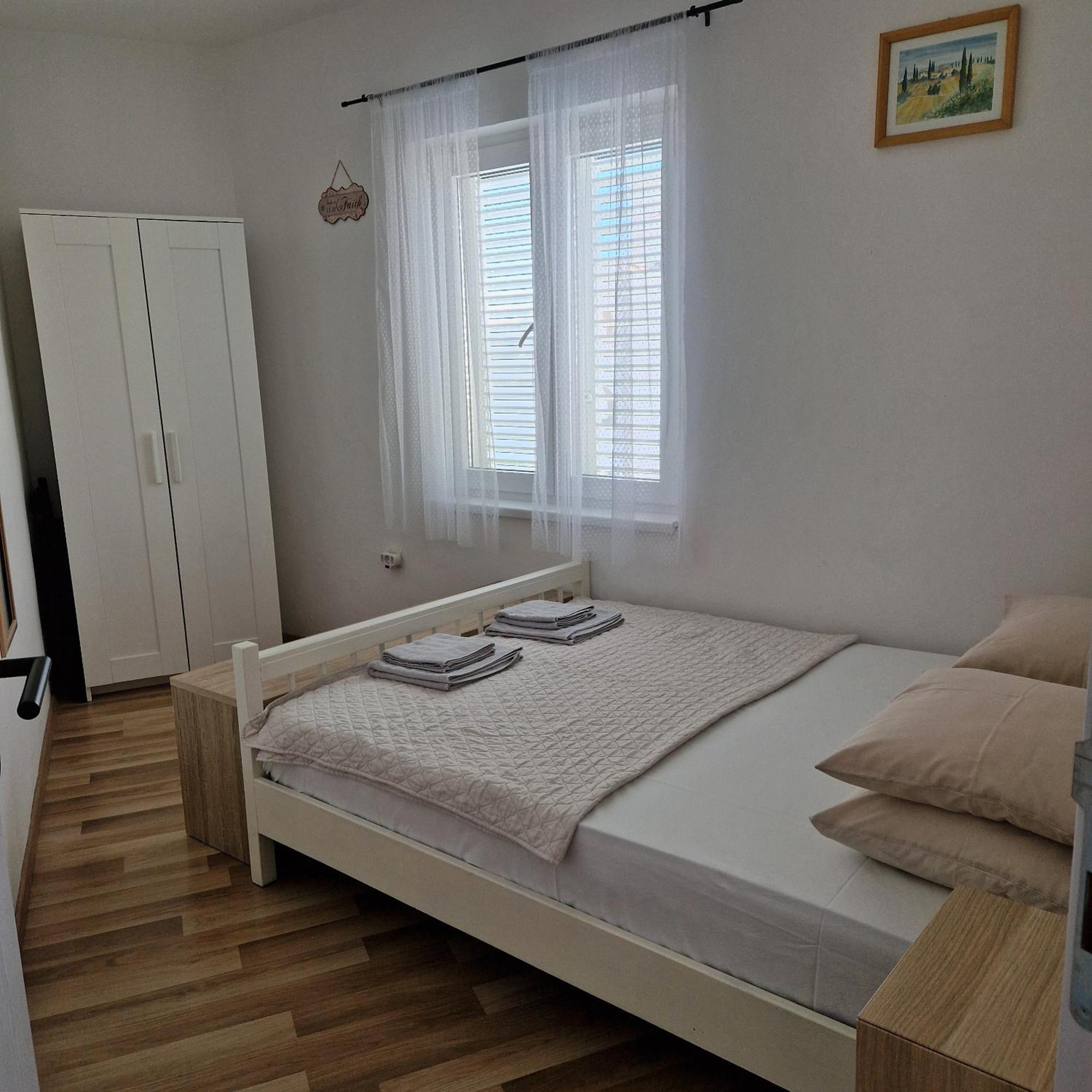 Apartman Iva Novalja Exterior foto
